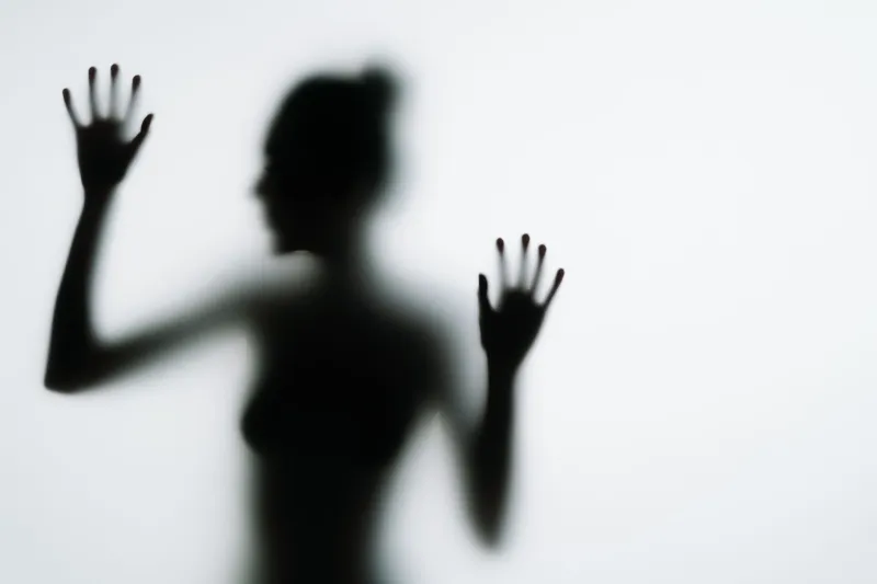 The Faceless Muse: A Brief History and Modern Craft of Anonymity in Professional Imagery