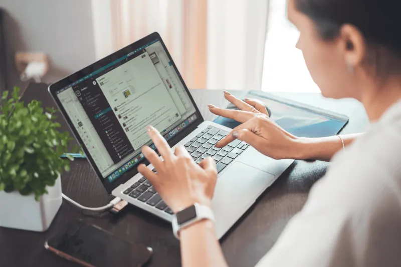 Parallel Lives Online: How Independent Professionals Manage Multiple Digital Identities Without Leaving a Trail